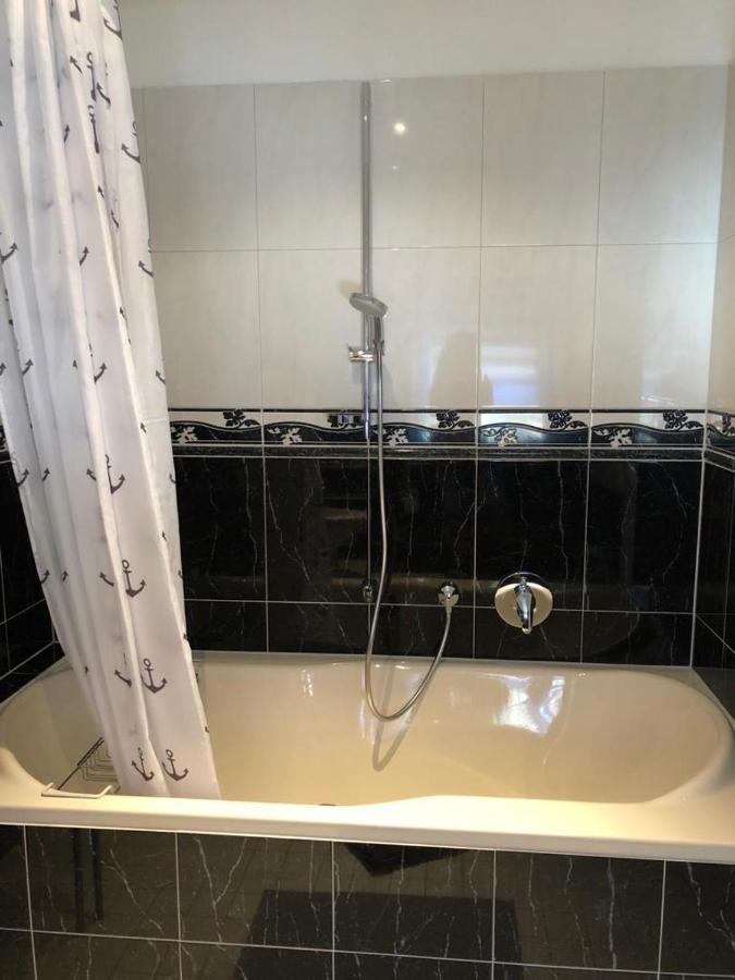 Grenznahe Ferienwohnung Mit 4 Schlafzimmern Grenzach-Wyhlen Kültér fotó